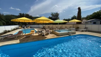 UppvÀrmd pool