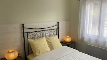 3 bedrooms, in-room safe, iron/ironing board, travel crib