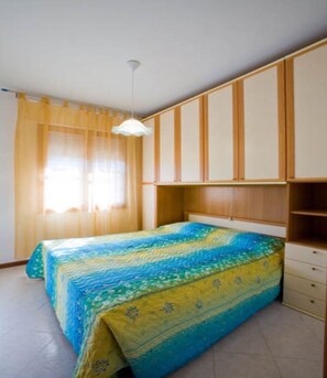 2 Schlafzimmer, BĂŒgeleisen/BĂŒgelbrett, Internetzugang