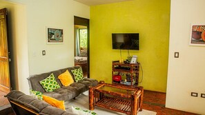 Smart TV - Newly remodeled two-bedroom, both suites with private attached bathrooms, private pool (San Buenas)