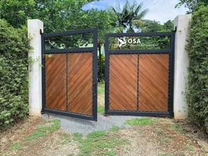 Property grounds - Comfort and Convenience in Ojochal (Ojochal)