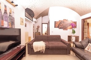 Smart TV, DVD player, stereo