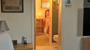 1 habitación, escritorio, tabla de planchar con plancha y wifi gratis