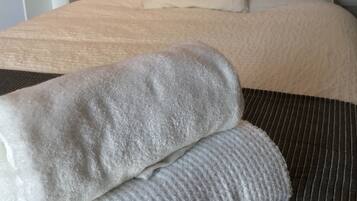 3 bedrooms, desk, free WiFi, bed sheets