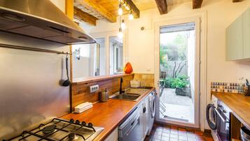 Réfrigérateur, micro-ondes, four, lave-vaisselle