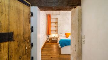 3 slaapkamers, een strijkplank/strijkijzer, gratis wifi, beddengoed