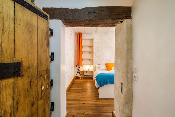 3 habitaciones, tabla de planchar con plancha y wifi gratis 