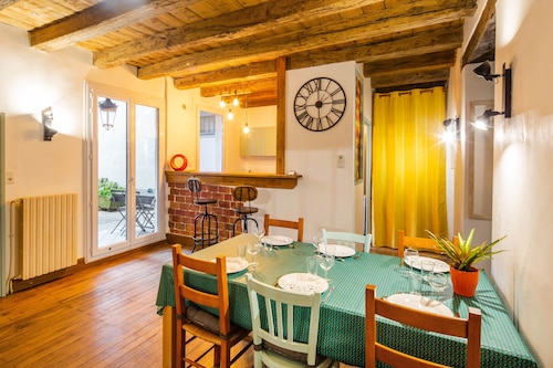 Le Cours Saint Pierre - Entre Château et Cathédrale