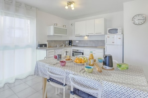 Refrigerador, microondas, horno y lavavajillas 