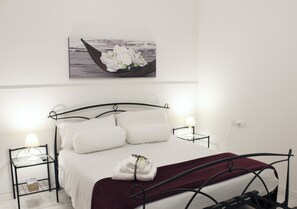 1 habitación, tabla de planchar con plancha, wifi y ropa de cama