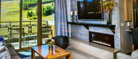 Smart TV, fireplace