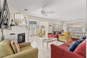 テレビ、テレビゲーム、DVD プレーヤー、書庫