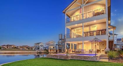 Private Pool, Elevator, Kayaks, Pickleball, Golf, Fishing, Boat Rental, Sunsets!