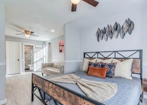 4 bedrooms, iron/ironing board, WiFi, bed sheets