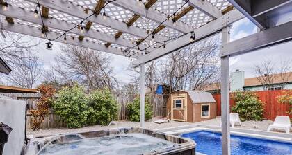 Domain🏰 Heated Pool 🩱 Hot Tub🌊Foosball⚽ Arcade🎮 4BR🏠 9Beds👨👩👦👦