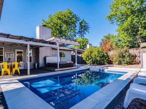 Outdoor pool, a heated pool