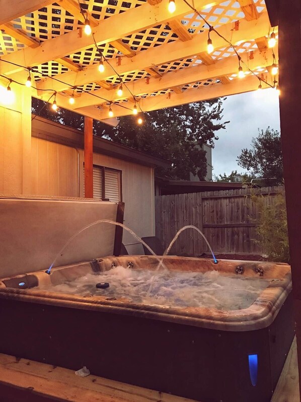 Baignoire à remous extérieure