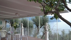 Outdoor dining - Little Ludovica - Panoramic terrace by the sea (Ravello)