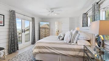 3 bedrooms, desk, iron/ironing board, travel crib