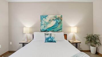 3 habitaciones, tabla de planchar con plancha, cuna de viaje y wifi