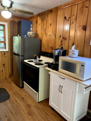 ثلاجة، ميكروويف، فرن، موقد طهي مسطح