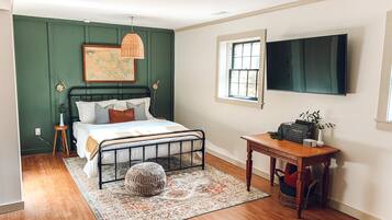 1 bedroom, desk, iron/ironing board, WiFi