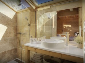 Badewanne, Haartrockner, Handtücher