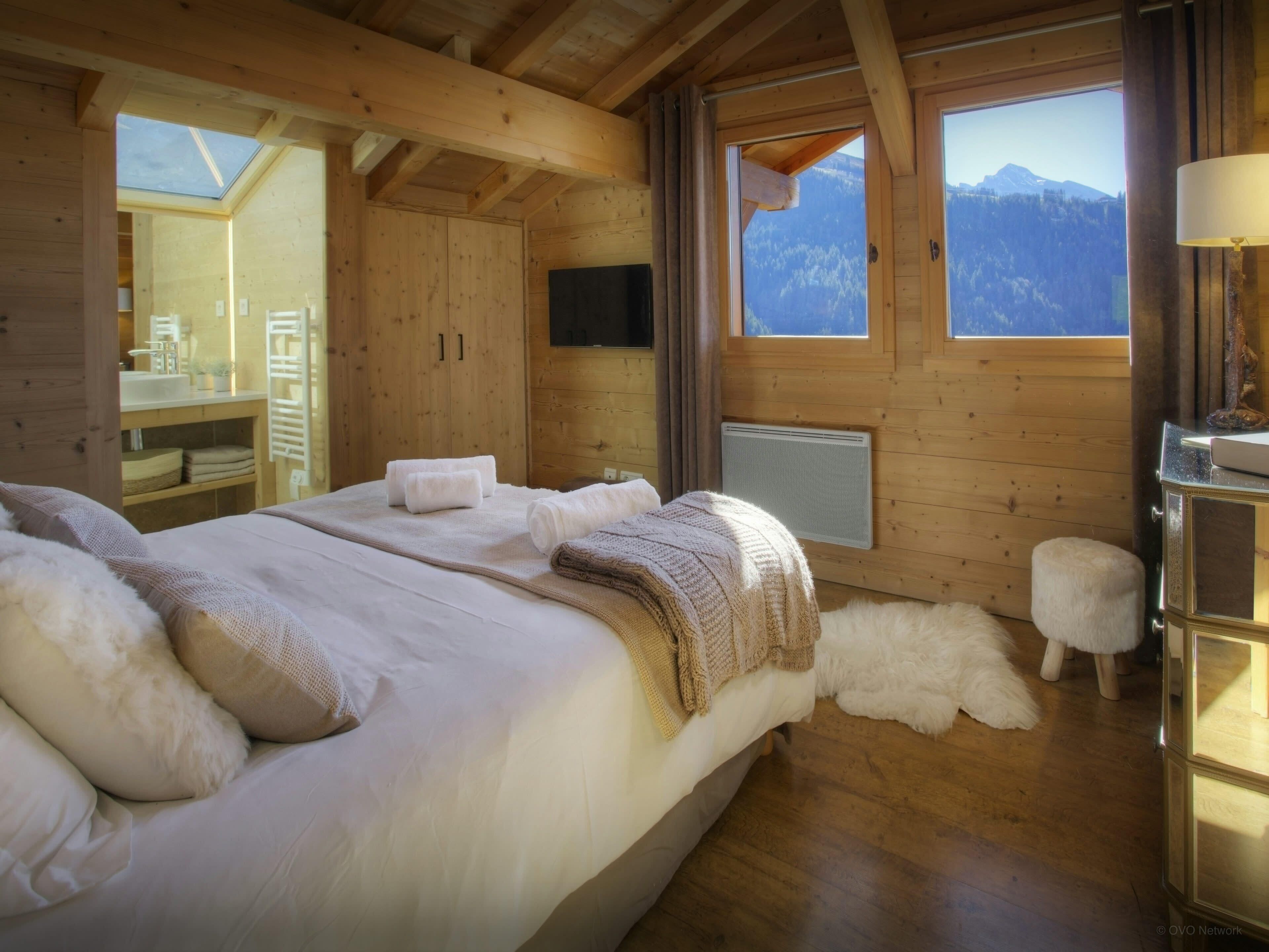 4 habitaciones, tabla de planchar con plancha, wifi y ropa de cama 