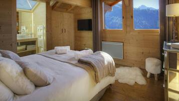 4 habitaciones, tabla de planchar con plancha, wifi y ropa de cama