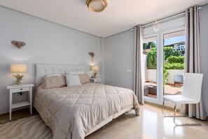 1 bedroom, iron/ironing board, free WiFi, bed sheets - Torrequebrada Golf Resort | Luxury Apartment with Terrace, Pool & Private Parking (Benalmádena)