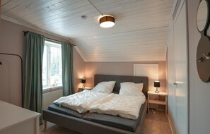 2 bedrooms, travel cot, free WiFi