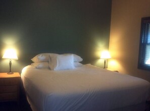 3 bedrooms, in-room safe, iron/ironing board, WiFi