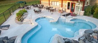 Wisconsin Dells Sleeps 6 2BATH Log Cabin Christmas Mountain