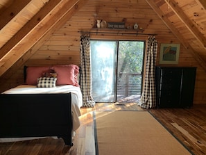4 bedrooms, desk, iron/ironing board, WiFi
