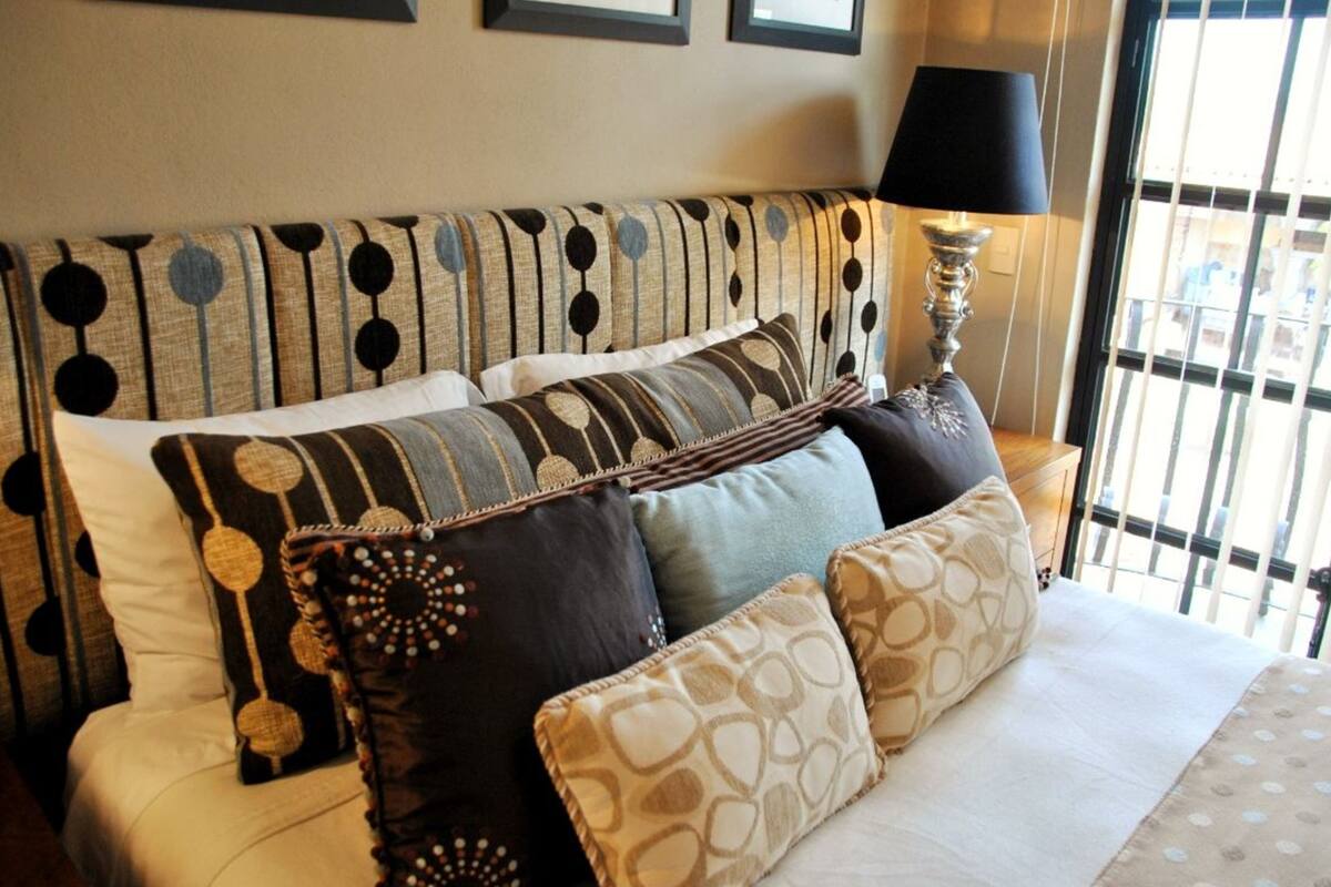 Chambre quadruple | Coffre-fort, fer et planche à repasser, accès au Wi-Fi (inclus)