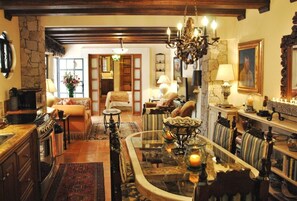 Quadruple Room | Living area - Casa de los Chiqueados (San Miguel de Allende)