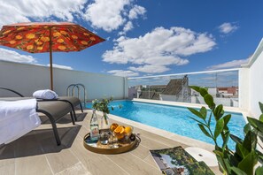 Outdoor pool - Casa Triana 1888 Suites by Época (Seville)