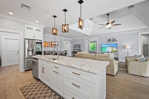 Interior - 3-bedroom home just 4 minutes drive to Bonita Springs Public Beach (Bonita Springs)