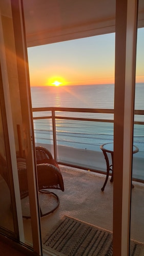 1321 South Ocean Blvd, North Myrtle Beach SC 

PENTHOUSE Oceanfront Condo 




