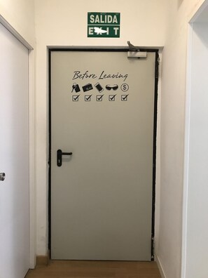 المنشأة من الداخل