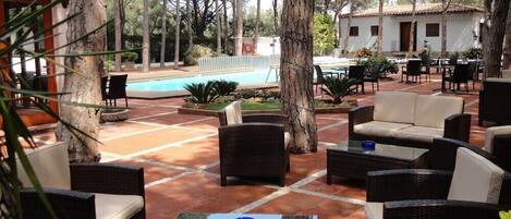 Piscina coberta i piscina a l'aire lliure