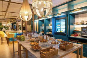 A buffet area with various food items and a coffee station. - Puente Colgante Boutique Hotel (Portugalete)