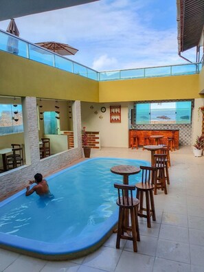 室外游泳池