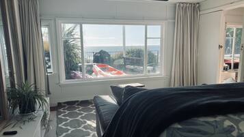3 bedrooms, desk, free WiFi, bed sheets