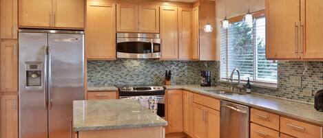 Refrigerador, microondas, horno, placa de cocina