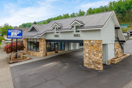 Gatlinburg Mountain Inn - Image 22
