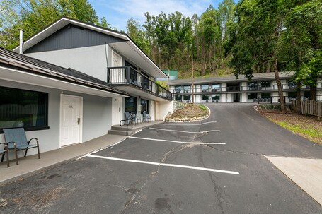 Gatlinburg Mountain Inn - Image 13