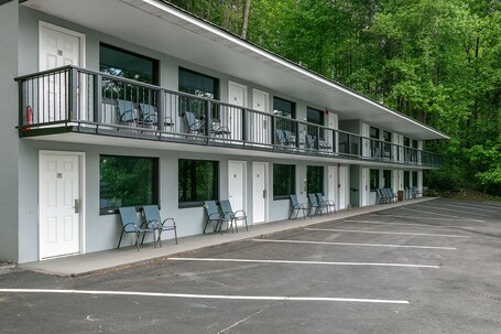 Gatlinburg Mountain Inn - Image 16