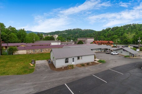 Gatlinburg Mountain Inn - Image 21