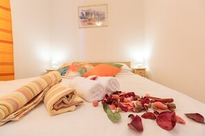 2 chambres, fer et planche à repasser, Wi-Fi gratuit, draps fournis
